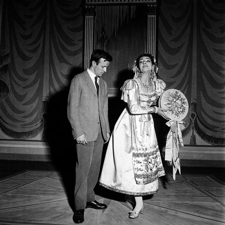 34338PIN Il turco in Italia 1955 con Franco Zeffirelli e Maria Callas ph Erio Piccagliani ┬® Teatro alla Scala 768x768