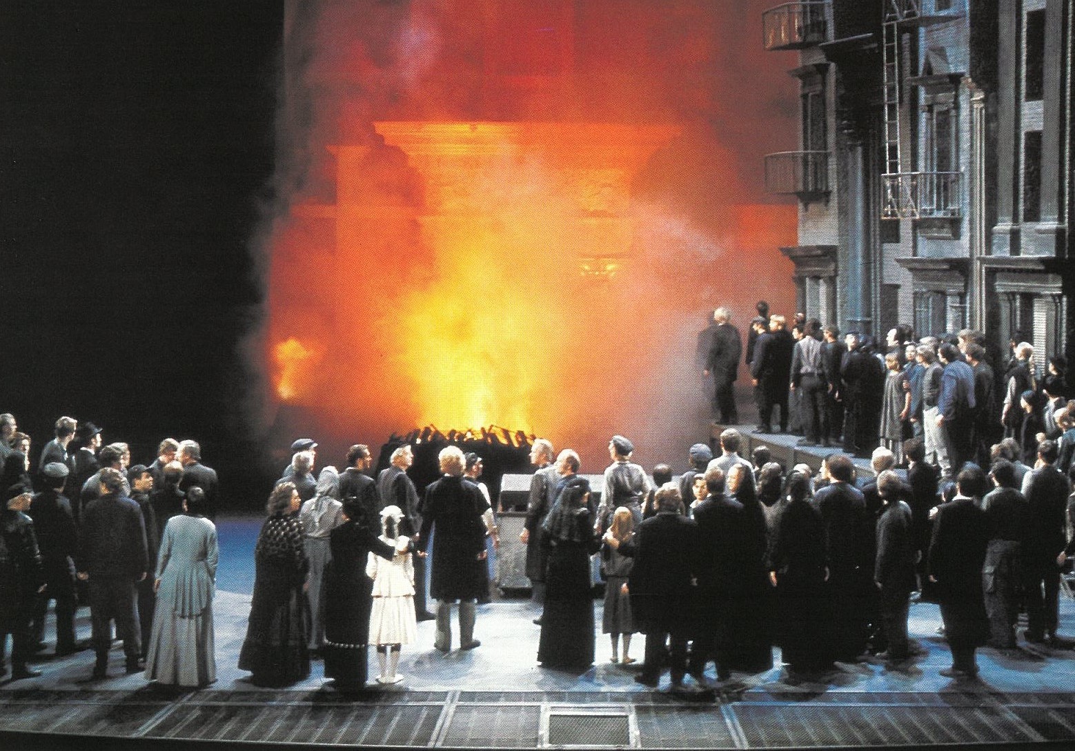 Il finale della Götterdämmerung nell'edizione del Centenario del Ring a Bayreuth.jpeg